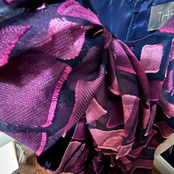 THEIA Designer Dress - Picture 6 of 8